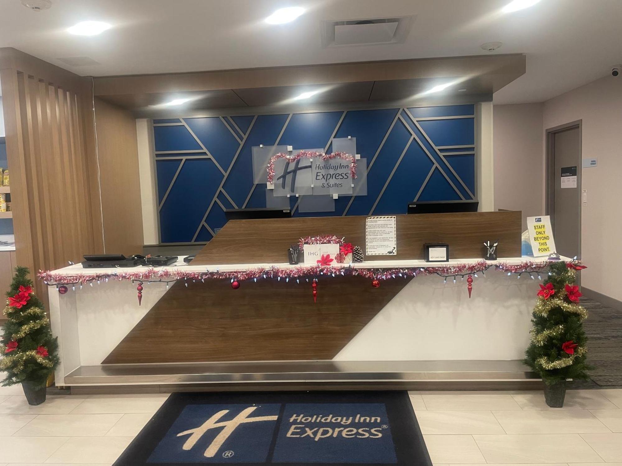 Holiday Inn Express & Suites Huntsville By Ihg Exterior foto